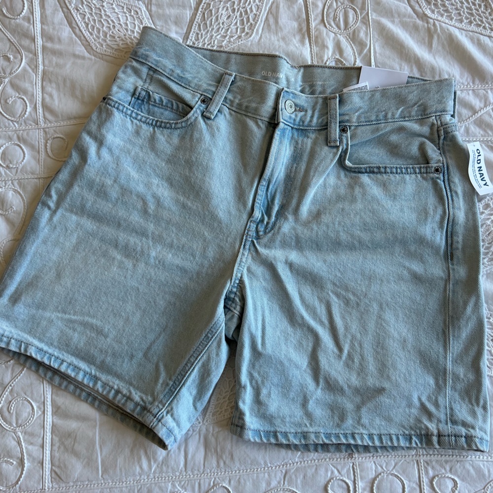 Size 4 Old Navy Slouchy Straight Shorts